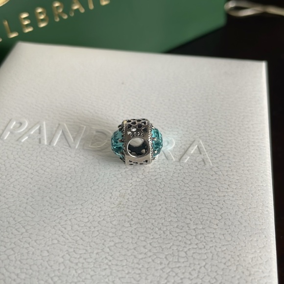 Pandora Radiant Hearts Glacier Blue - Picture 6 of 8